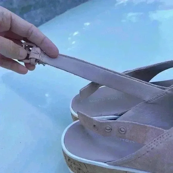 Marc Fisher Women’s Sandals Suede Blush Color Sz 9M - Picture 9 of 14